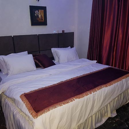 The Resident Hotel Owerri Bagian luar foto